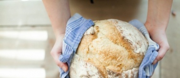 Mieszanki do wypieku chleba - jak ich używać i jakie są dostępne na rynku?