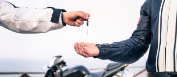Jak stworzyć skuteczne ogłoszenie o sprzedaży motocykla?