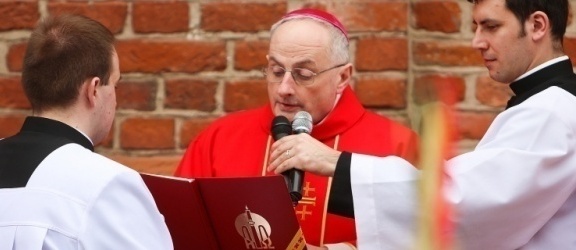 Biskup elbląski czasowo zastąpi  abp. Sławoja Głódzia