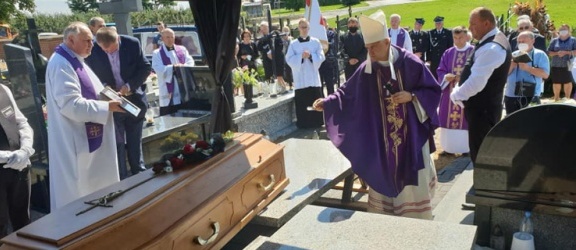 Pogrzeb księdza Bogdana Rusinowskiego, honorowego obywatela gminy Elbląg (+zdjęcia)