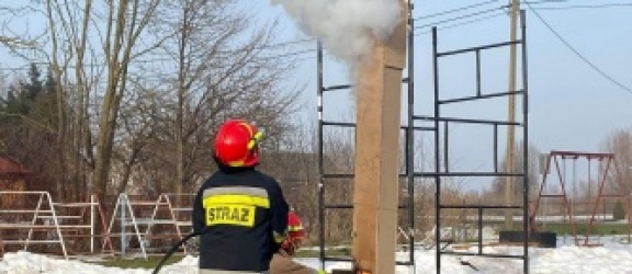 Strażacy  z Krzewska mają lancę kominowa. Na pokaz zjechali koledzy (+ zdjęcia)
