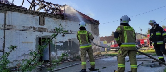 Pożar w Komorowie Żuławskim. Spaleniu uległ cały budynek