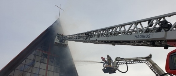 Strażacy z Elbląga gasili pożar kościoła w Kępkach