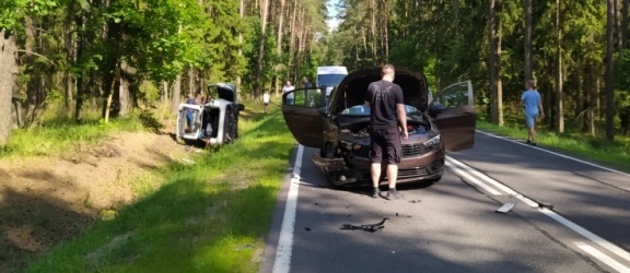 Policjant z Elbląga pomagał ofiarom wypadku drogowego