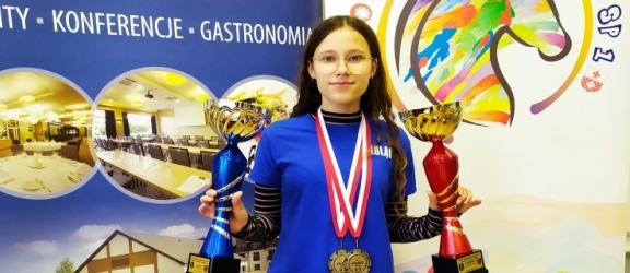 Szachistka Lidia Czarnecka na podium