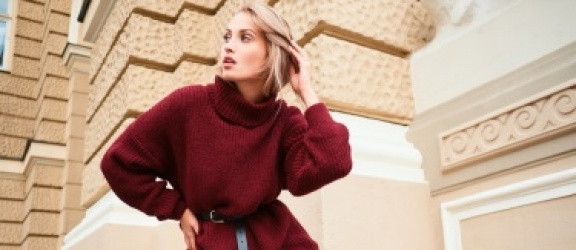 Najmodniejsze swetry damskie na jesień 2021