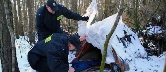 Policjanci poszukują bezdomnych w Elblągu