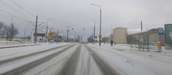 Zima paraliżuje drogi w Elblągu. Drogowcy przegrywają z pogodą