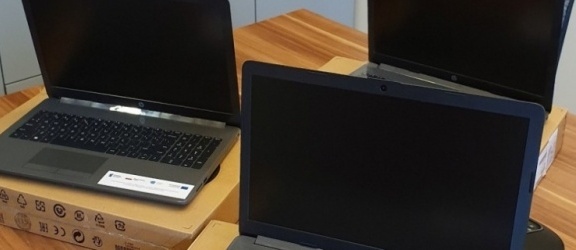 Miasto Elbląg pozyskało środki na zakup laptopów dla dzieci