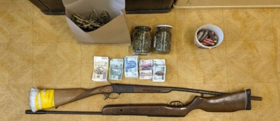 Narkotyki i nielegalna broń znalezione w Milejewie