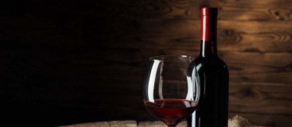 Wybieramy kieliszki do czerwonego wina. Zasady, dzięki którym unikniesz błędu przy stole