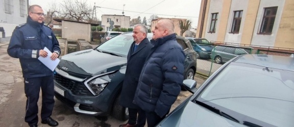 Dwa nowe auta dla policjantów z Elbląga i Pasłęka