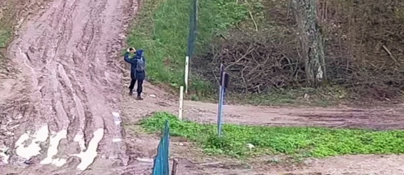 Brytyjczyk za wejście na pas drogi granicznej i robienie zdjęć zapłacił 600 zł