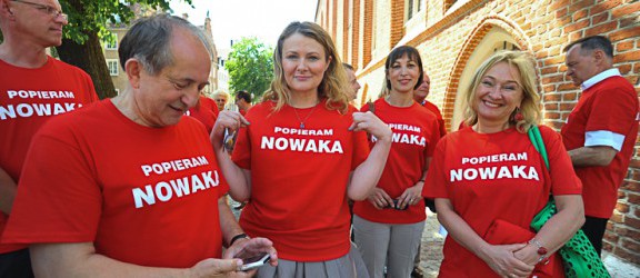 „Nie ma haka na Nowaka!” – konferencja SLD przed Ratuszem Staromiejskim