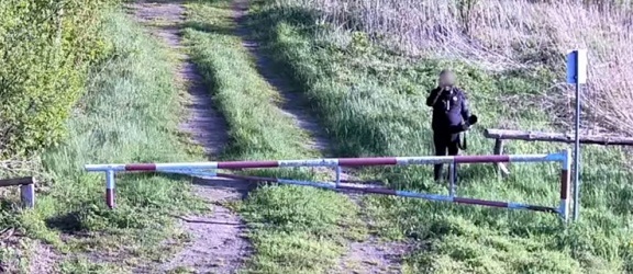 Francuski turysta ukarany za wejście na pas drogi granicznej i fotografowanie strony rosyjskiej