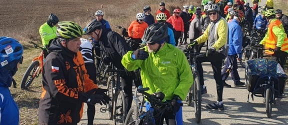 Rzepakowe pola i akwedukt – majowa edycja Miejskich Wycieczek Rowerowych