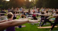 Joga w plenerze – relaks w Parku Dolinka
