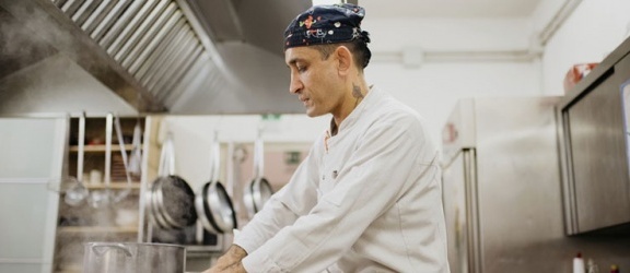 Jak rozpocząć karierę w gastronomii?