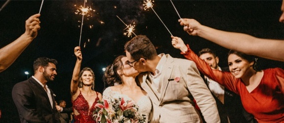 Zimne ognie na weselu - jakie wybrać, kiedy użyć i inne praktyczne porady