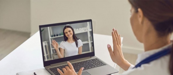 Psychoterapia online – kiedy warto skorzystać z pomocy bez wychodzenia z domu?