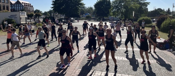 Wakacyjna zumba na Placu Katedralnym