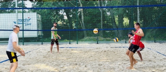 Siatkówka plażowa w Parku Wodnym Dolinka