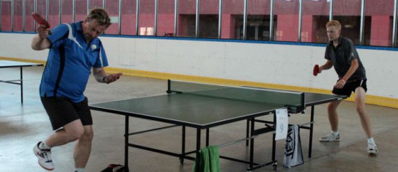 Wakacyjny ping pong na Lodowisku Helena