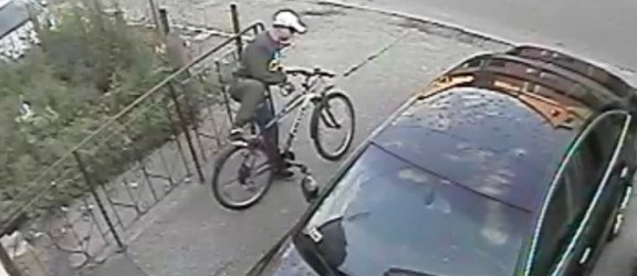 Podejrzani o kradzież roweru nagrani przez monitoring