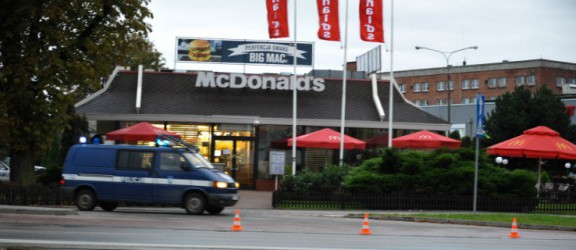 Policjanci przeszukiwali restauracje McDonald`s w całej Polsce