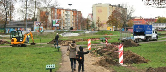 Park przy Mickiewicza będzie oświetlony i monitorowany