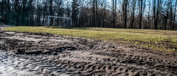 Daj znać: Zniszczone boisko do piłki nożnej na Osiedlu Zawada